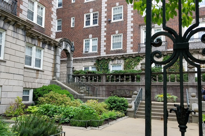Building Courtyard - Corner 1 bedroom unit within blocks of Porter Square T. Includes Heat! No Fee!