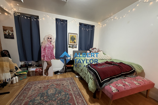 Bedroom - 2 FLOORS! 3Bed/2Bath w/ LAUNDRY IN UNIT!