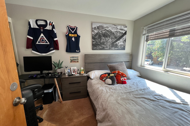 Bedroom - Apartment on The Hill, Sublease Flexible Aug - Dec