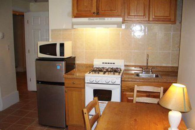 kitchen - 29 Ware St/Harvard Yard Harv/MIT/MGH/Longw furnished post-doc house . Util+ITincl