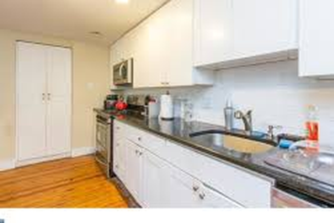 Kitchen - Large Renovated Six-Bedroom Home to share in Manayunk!