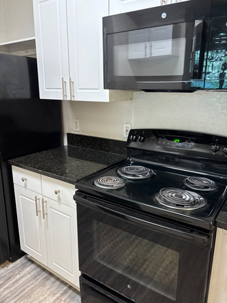 Kitchen - Apartment near campus at the Verge