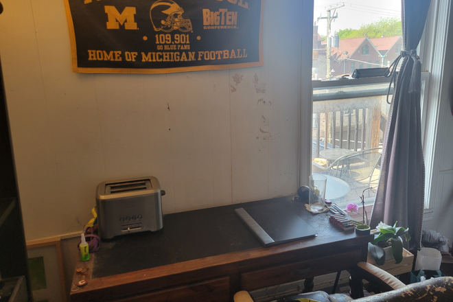 Desk w/porch window - 1 bedroom in a shared living space for 4, July 1st sublet (lease renewal on August 1st) Apartments