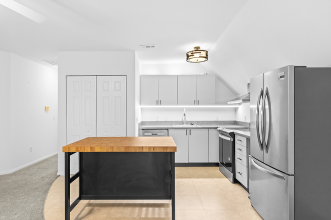Kitchen - VERY PRIVATE two units in the building 2 blocks from Barnes Complex Apartments