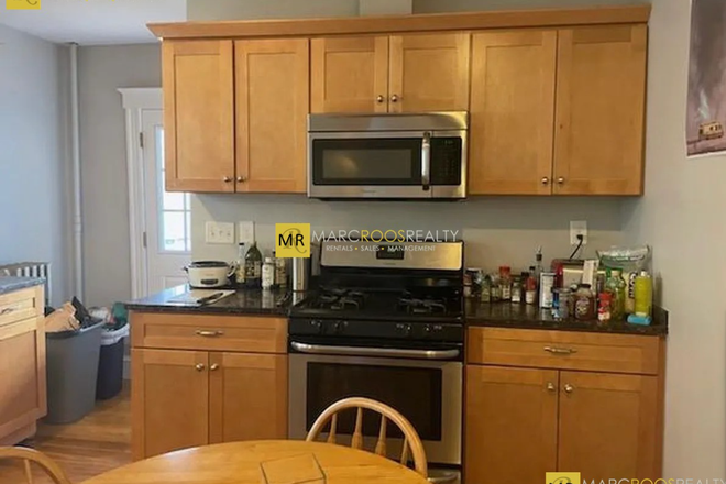Call NOW for showings! 617-236-8600 - FREDERICK AVE - HUGE 2 FLR 6BR NEAR TUFTS FOR *6/1/2027* W/ 2 BATH, LNDRY IN BLDNG, PRKNG AVAIL! Apartments