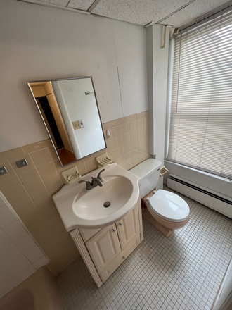 Bathroom - Renovated Sunny 1 Bedroom Apartment In Near Kendall Square Within Walking Distance of Campus