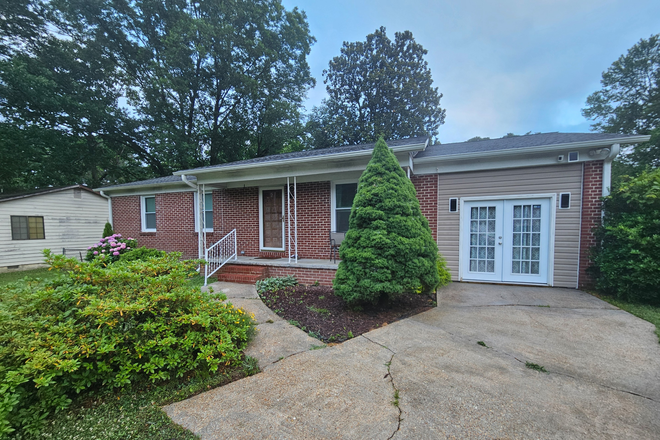 Street view - Furnished room for rent, includes all utilities; 5 min drive to campus