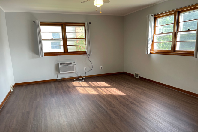 Living area - 1BR apt-Pierson Place-Hopewell