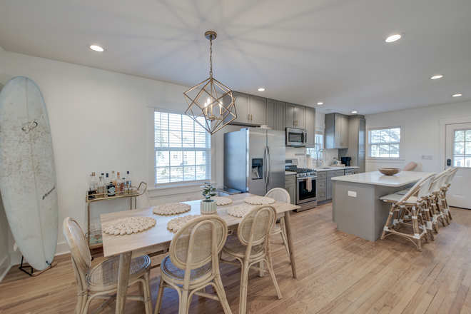 Dining - Home on WA Greenway - 1 min drive to Downtown CHS