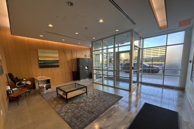 - - No Broker Fee!! Short Drive/Commute to Campus! Spacious 2 bed 1.5 bath w/ Laundry Apartments