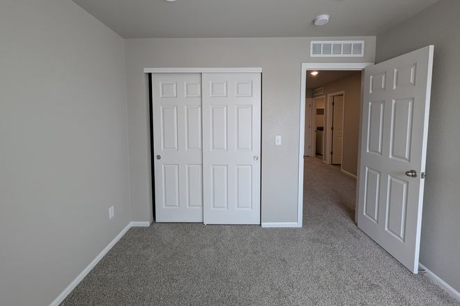 Closet - Townhouse Bedrooms Close to Campus