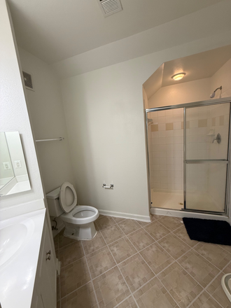 Bathroom - Natural lit, quiet, loft next to redline metro