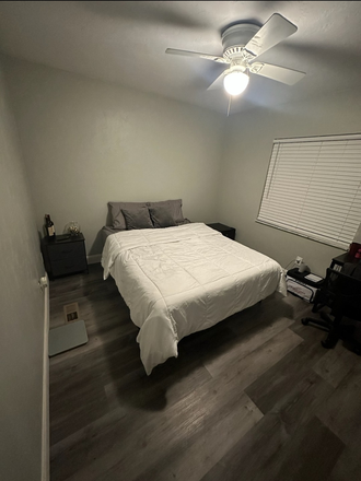 Furnished Bedroom - Remodeled House very close to campus