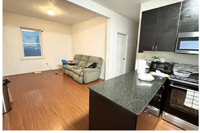Main Living Area Kitchen - Fall Semester Mission Hill Room Rental
