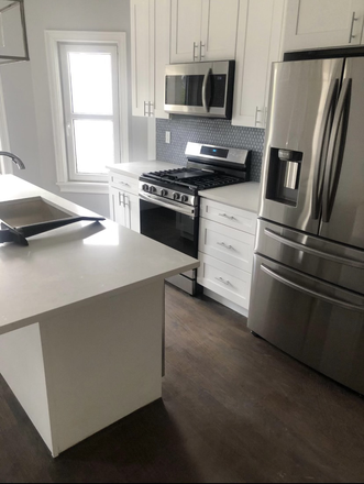 Shared Kitchen - Refurbished Triplex close to JFK/Umass (2 Balconies) Triplex