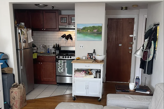 a - FRONT FACING ON NEWBURY STREET Apartments