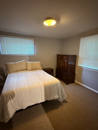 Bonus room - Basement apartment close to campus