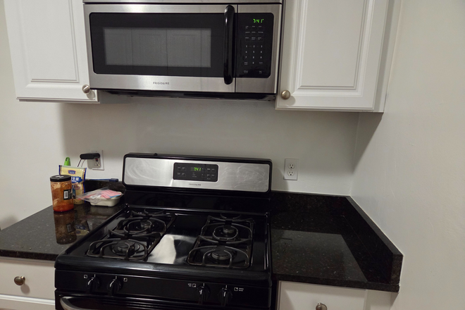 Kitchen - 2B1B, close to campus Apartments
