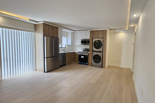 Kitchen - Renovated 1 bed/1 bath in heart of COCONUT GROVE (by COCO-WALK) Apartments