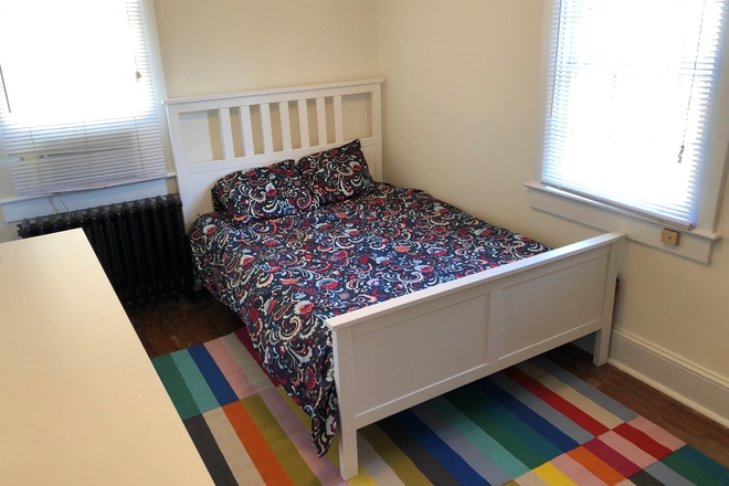 Bedroom 4 - $775 - All female house looking for 4 graduate roommates in College Park (video tour)