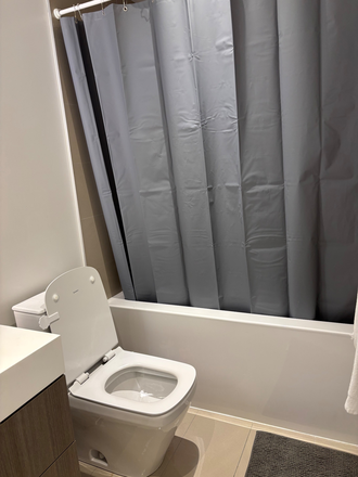 Bathroom - 1 furnished bedroom (in 2-bedroom apartment) in Yorkville