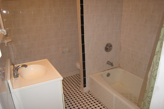 Bathroom - Great BU Location!! Modern 4 Bed 1 Bath $5,250 Apartments