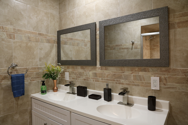 Main Floor Bathroom - 2Main Floor/3Raised Bsmt PRIVATE bedrooms $800-1000; fully furnished and equipped; UTSC students