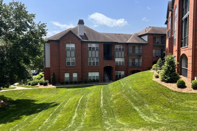 Neighborhood - The Grove Apartment