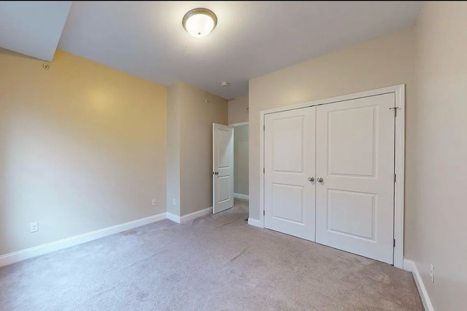 Bedroom - Comfortable Private Room in Duplex – Summer 2026 Apartments