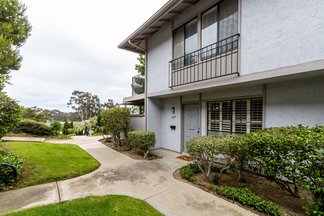 front entrance - 9664 Caminto Del Vida , 3 bedroom, walk to campus, quiet complex, attentive landlord