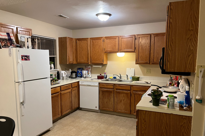 living room and kitchen - Wimbledon Apartments