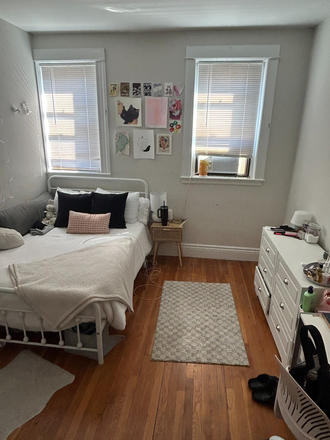 Bedroom - Fenway/Brookline Apartment close to campus