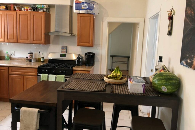 dine-in kitchen - Perfect for BC graduate students, walking distance to BC Apartments