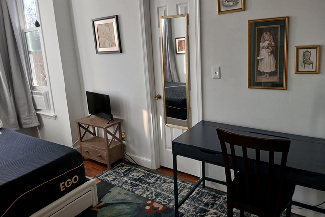 Lovely Pictures and ROKU TV! - $850-LARGE-PRIVATE- FURNISHED STUDIO -w/ Kitchenette & Private Bathroom-UTILITIES & Washer INCLUDED! House