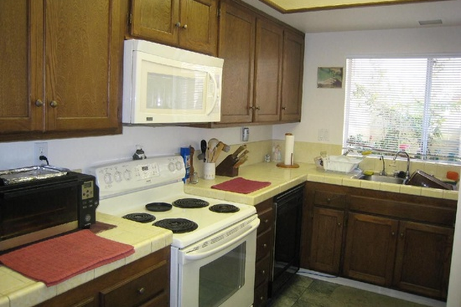 Kitchen - $4350 3 BR,  2.5 Bath Spacious & Bright  Furnished Condo, Utilities & Wifi Included