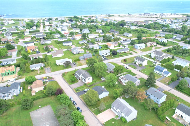 Neighborhood - 14 Foster Lane House