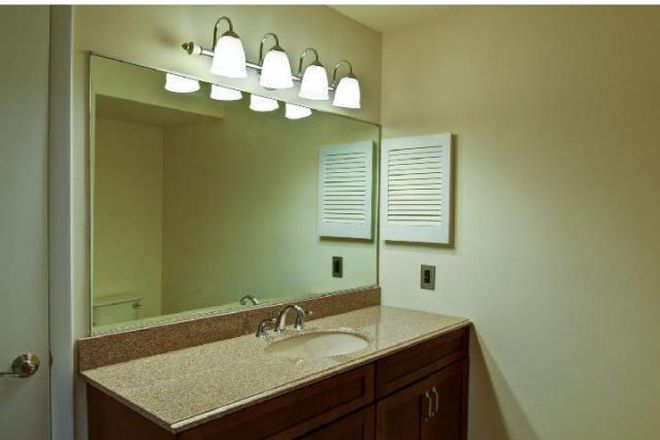 Renovated bathroom - Renovated 2BR condo-Canal Pointe-Princeton