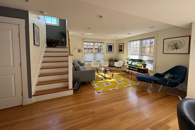 Open plan main floor - Spacious, modern, furnished 3BR/2.5BA townhouse; easy walk to Green or Red line