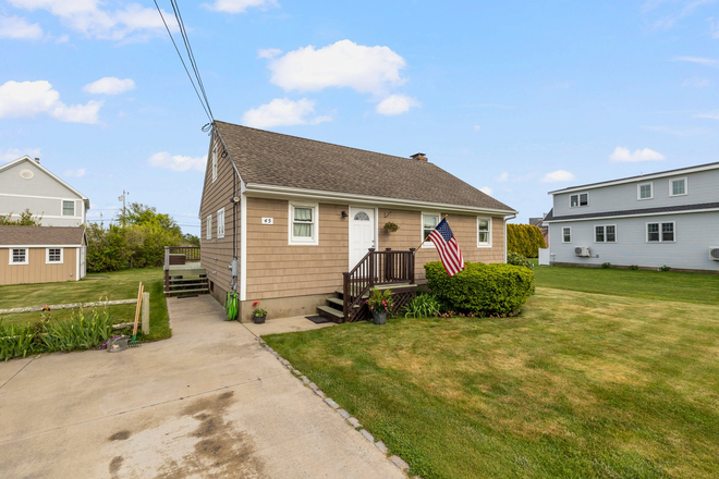 Exterior - Coastal Quiet: Furnished, Study-Ready & Steps to Beach Classic Matunuck Cottage House