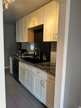 Kitchen - Charming 2bed/2bath, large yard, fully furnished house