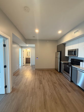 . - Full broker fee paid by Landlord! ONE MONTH RENT FREE 3 bed 1.5 bath on Hemenway