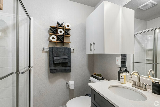 Bathroom - 12 North Room Relet