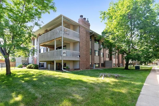 Outside Street View - Newly Renovated Apartment