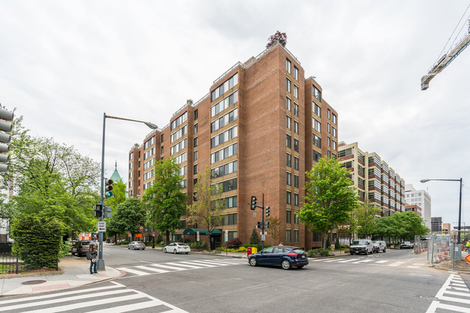 Building exterior - Furnished Studio Available 8/1 | Doorman, Roof Deck & Pool | Prime Location Condo