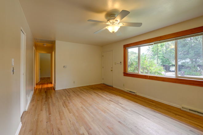 3658 Chase Court Living Room - 3658 Chase Ct Apartments