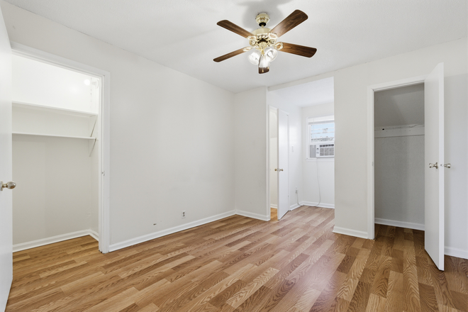 back bedroom 2 - 2-BR apartment minutes from campus, Wal-mart, Starbucks: water, lawncare, trash pickup include