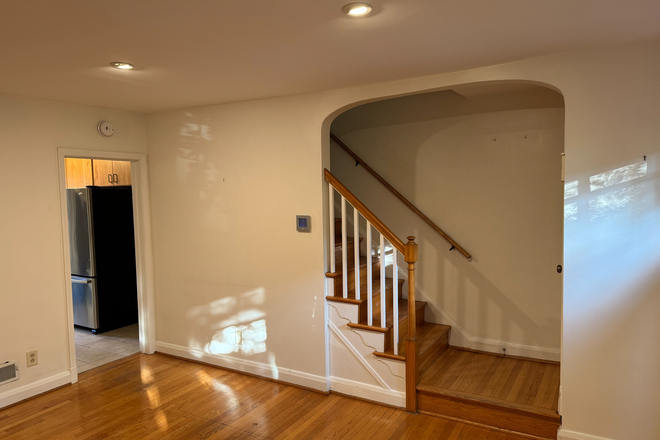 Living room - Charming townhouse, great location, great community
