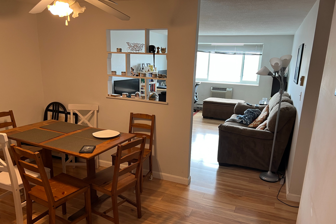 Dinning Living rooms - 9/1 Spacious  One Bedroom with Den, HI -RISE Condo, Garage Hardwood flr, Walk to HARVARD SQ By Owner