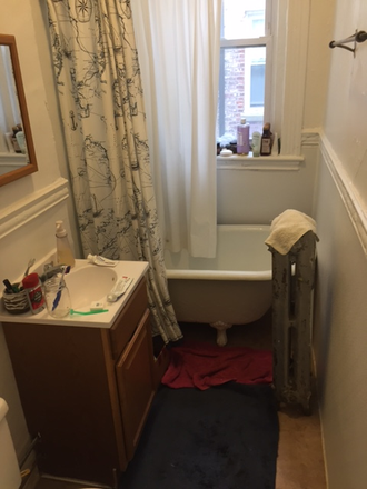 Hub Realty - Large front one bedroom with renovated kitchen, in Allston Apartments