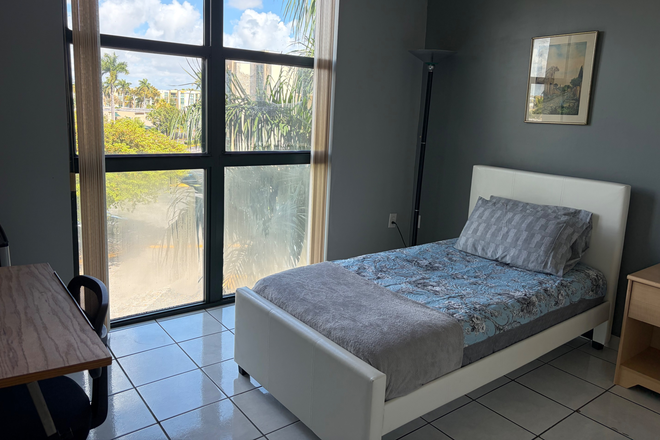 Bedroom - Room for Rent for Male - 5 minutes From FIU Condo